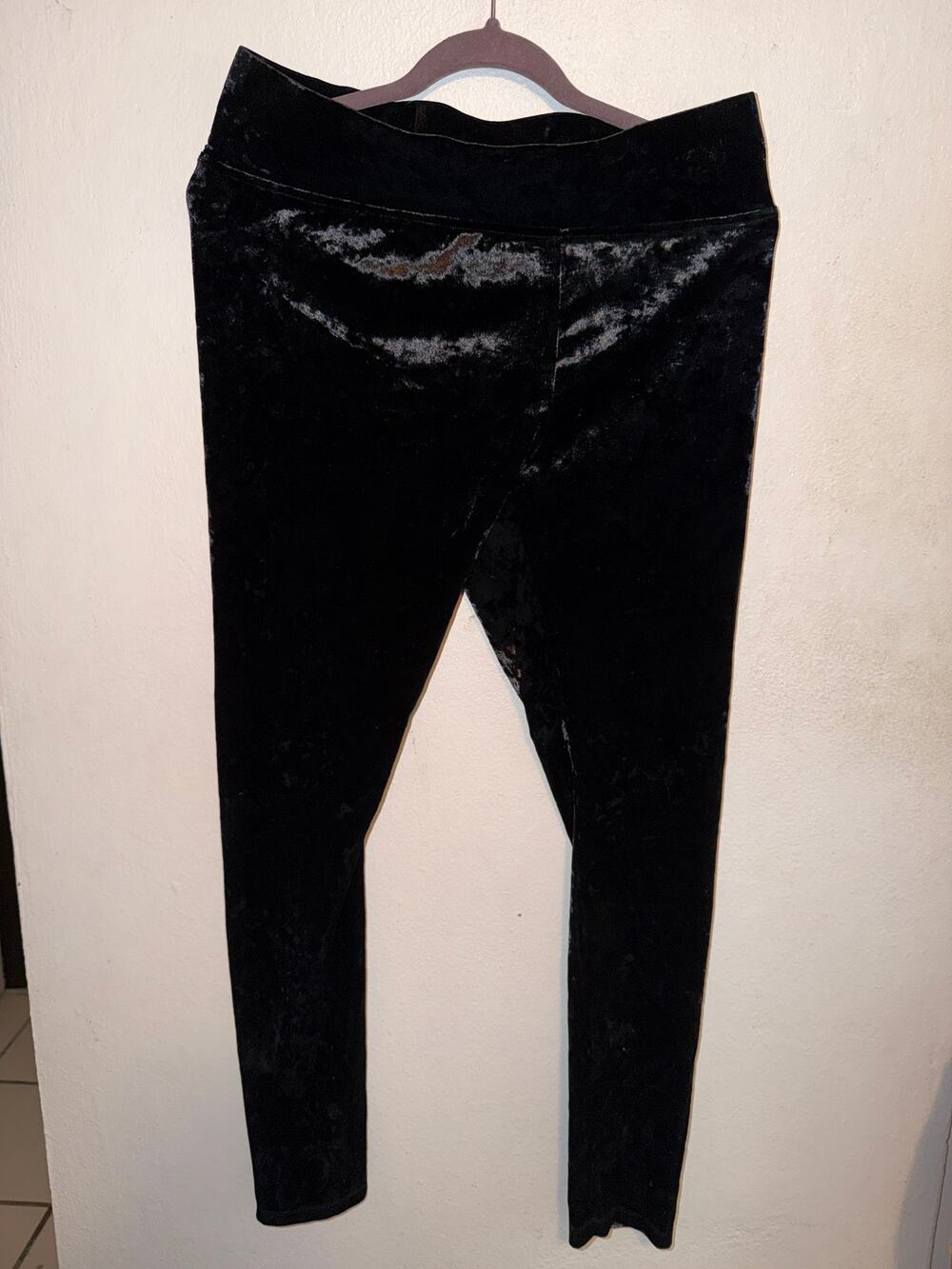LOGO by Lori Goldstein Black Velour Leggings Size M
